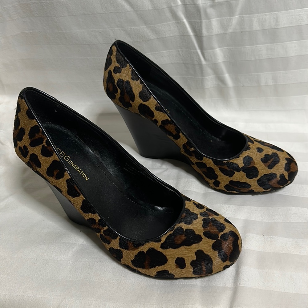 BCBG generation cheetah print wedges 7.5
